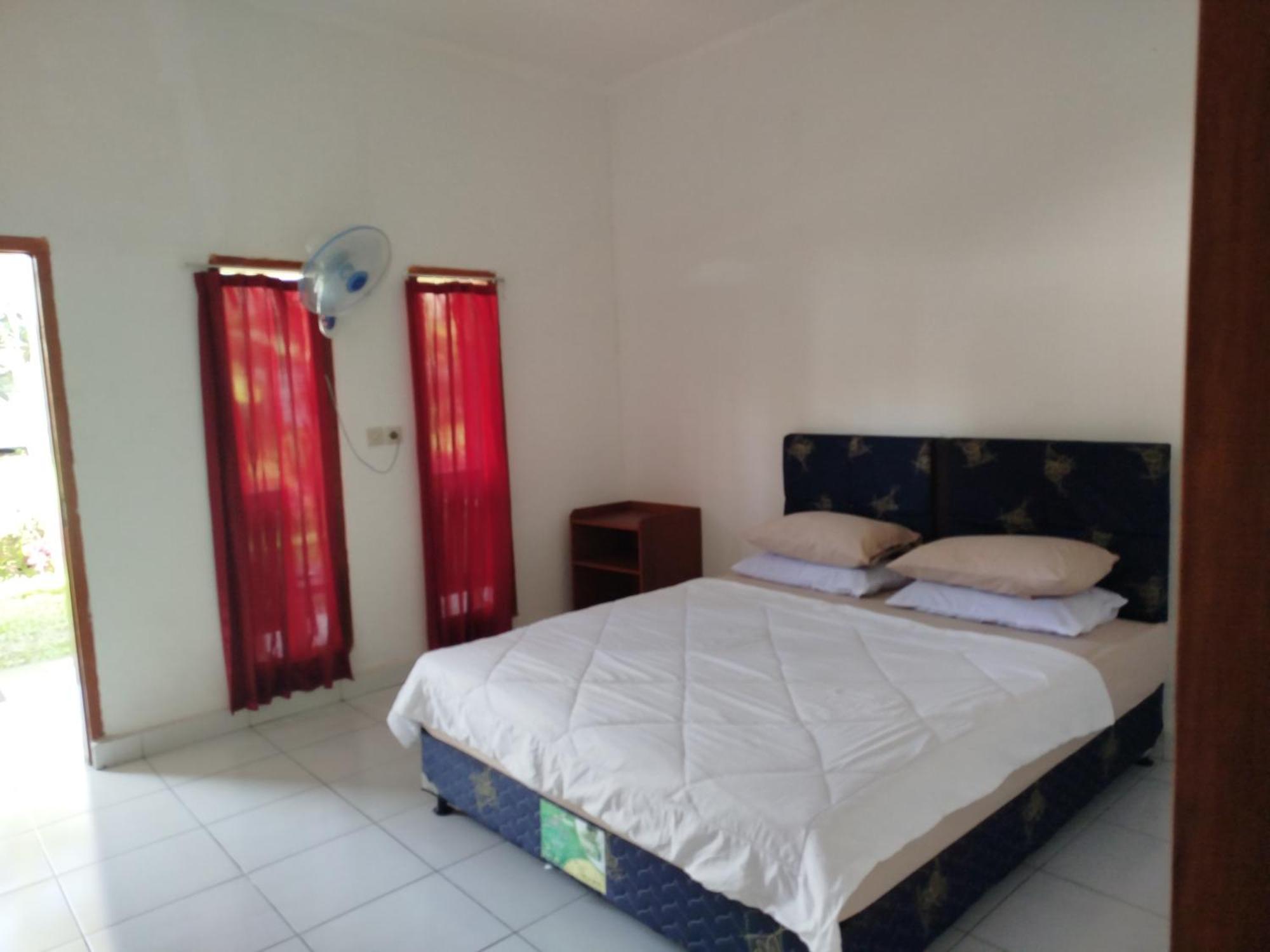 Tatasya Homestay Senaru Exterior photo