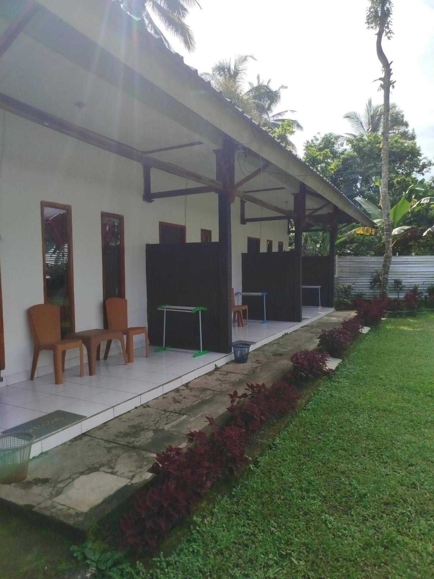 Tatasya Homestay Senaru Exterior photo